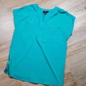 💜GNW Teal Vneck Rayon Blend Sleeveless Top Medium